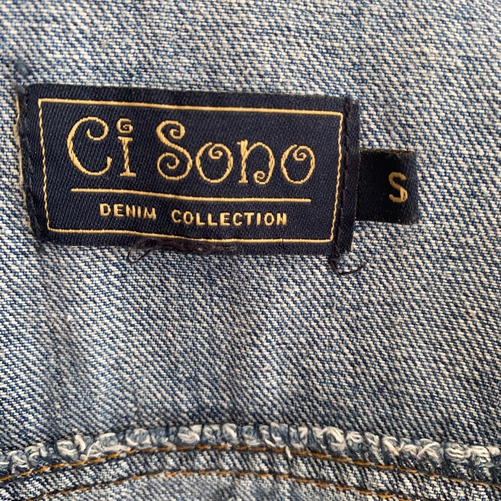 DISTRESSED DENIM JACKET CROPPED